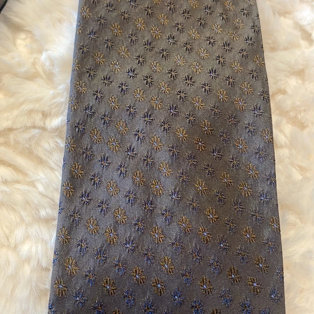 Hugo Boss MENS silk tie made in Italy brown w/ small micro floral print
